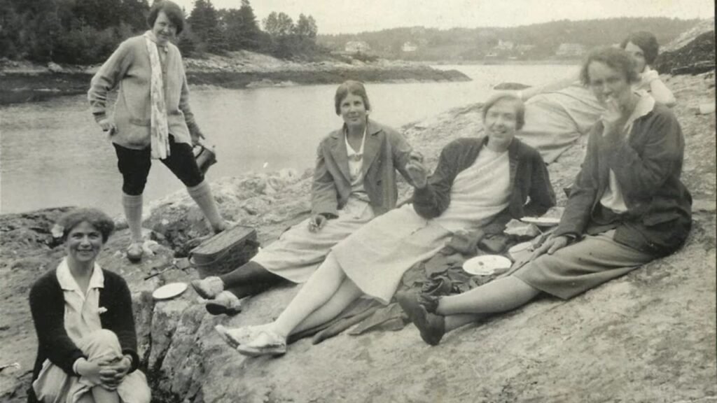 Edith Farnsworth’s Story Reclaimed: The Woman Behind a Modernist Masterpiece Near Chicago