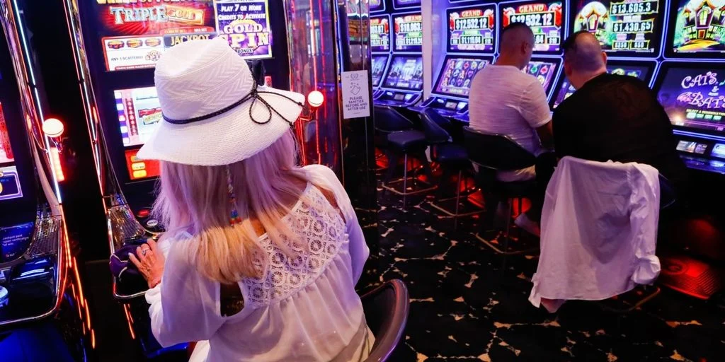 Illinois Gambling Revenue Hits Record $1.7 Billion Amid Surge in Online Activity