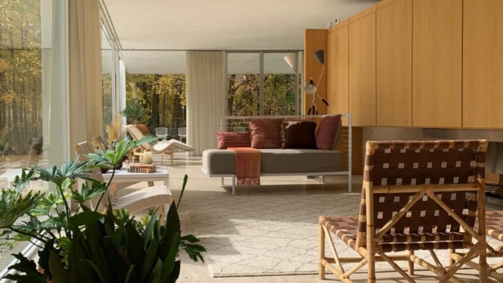 Edith Farnsworth’s Story Reclaimed: The Woman Behind a Modernist Masterpiece Near Chicago