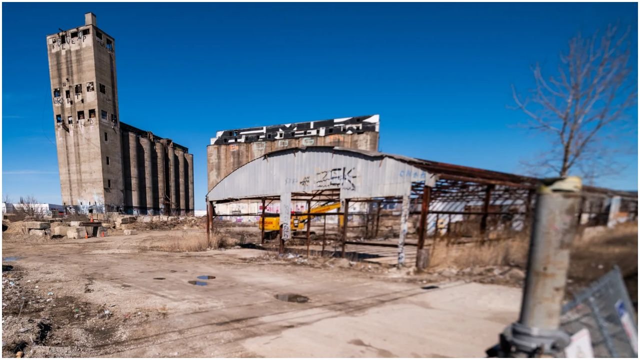 Activists Fight to Save Damen Silos From Demolition, Pitch Plan for Riverfront Park and Concert Space