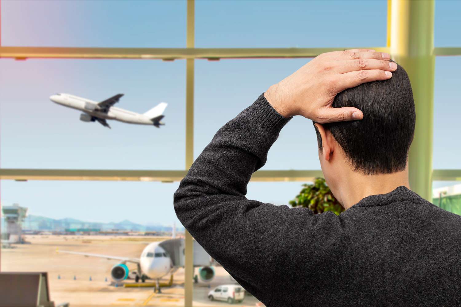 TikTok’s ‘Airport Theory’ Travel Trend Sparks Buzz In Chicago — But Experts Warn It’s Risky