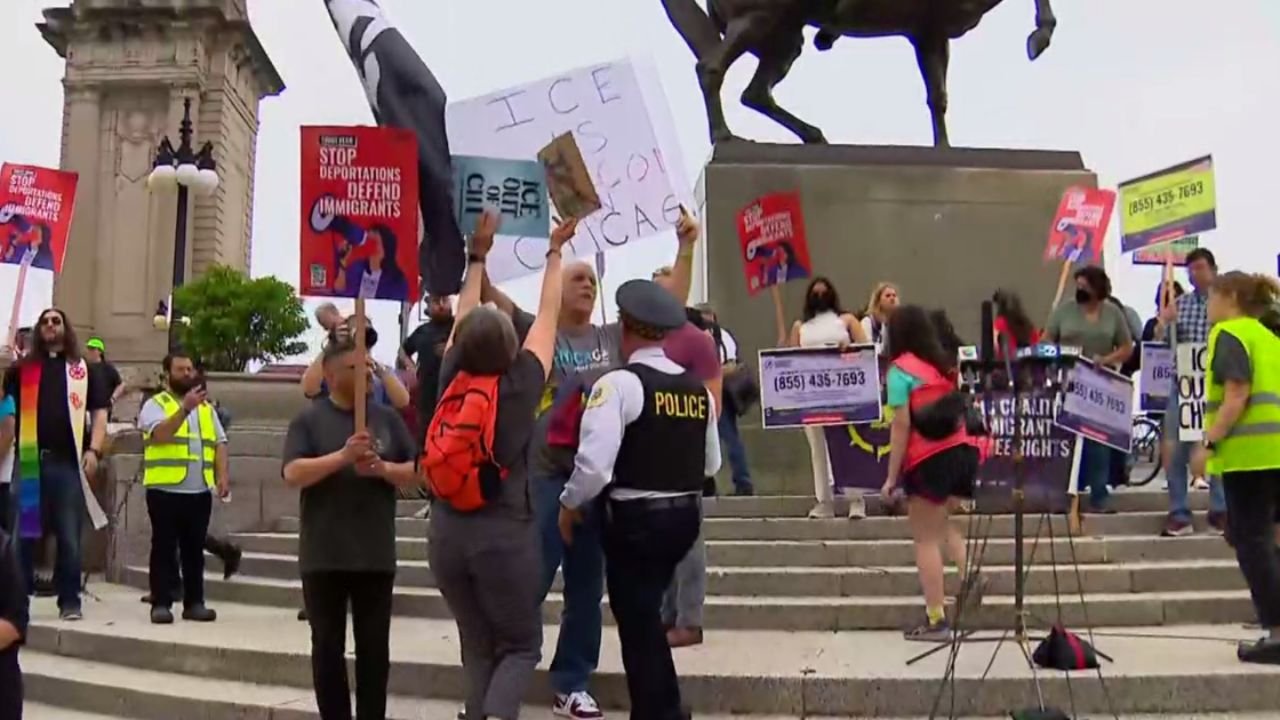 Chicago Protesters Demand ICE Tactical Units Stand Down Amid Reports of Looming Crackdown