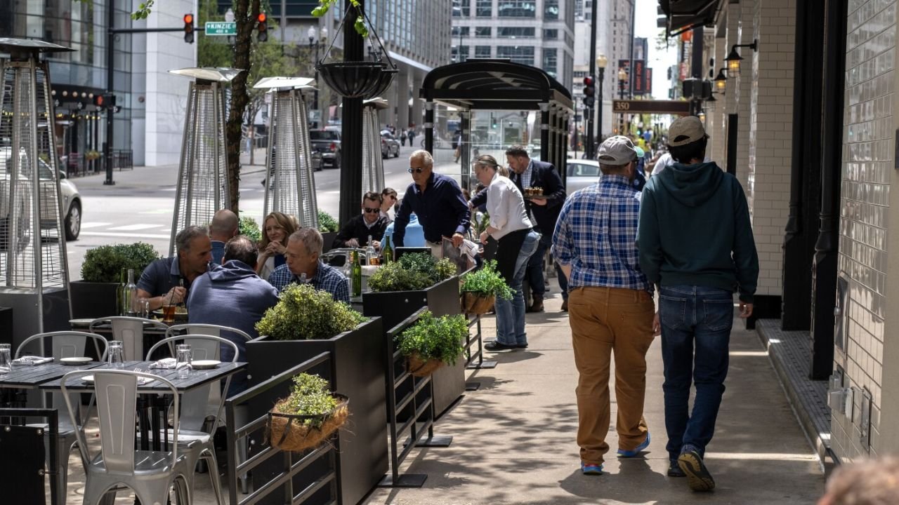 Chicago Tipped Wage Hike Sparks Tension Among Restaurant Owners Ahead of July 1 Rollout