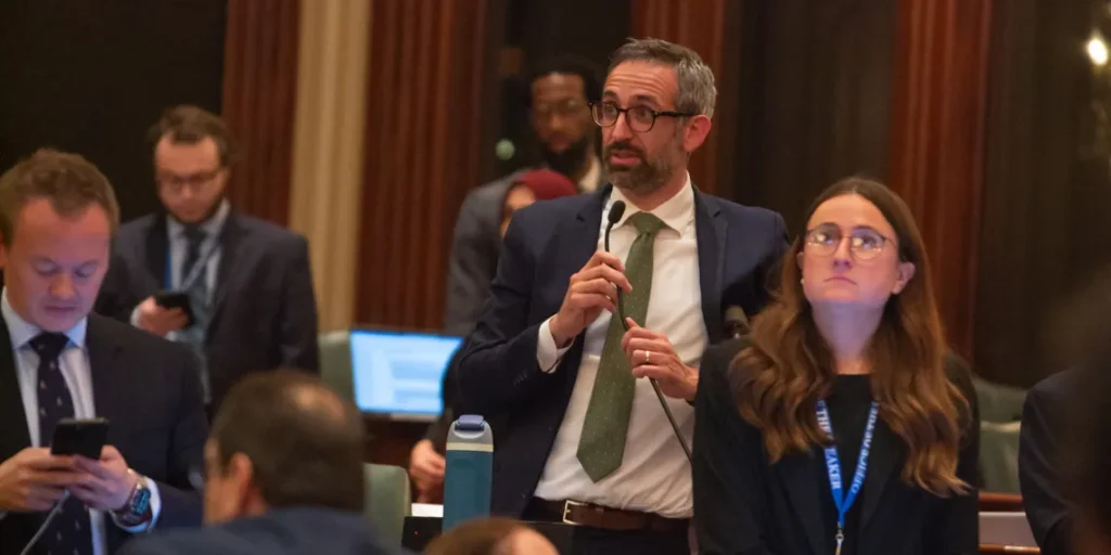 Illinois Budget 2025: New Taxes on Sports Bets, Vaping, and Out-of-State Sales Approved