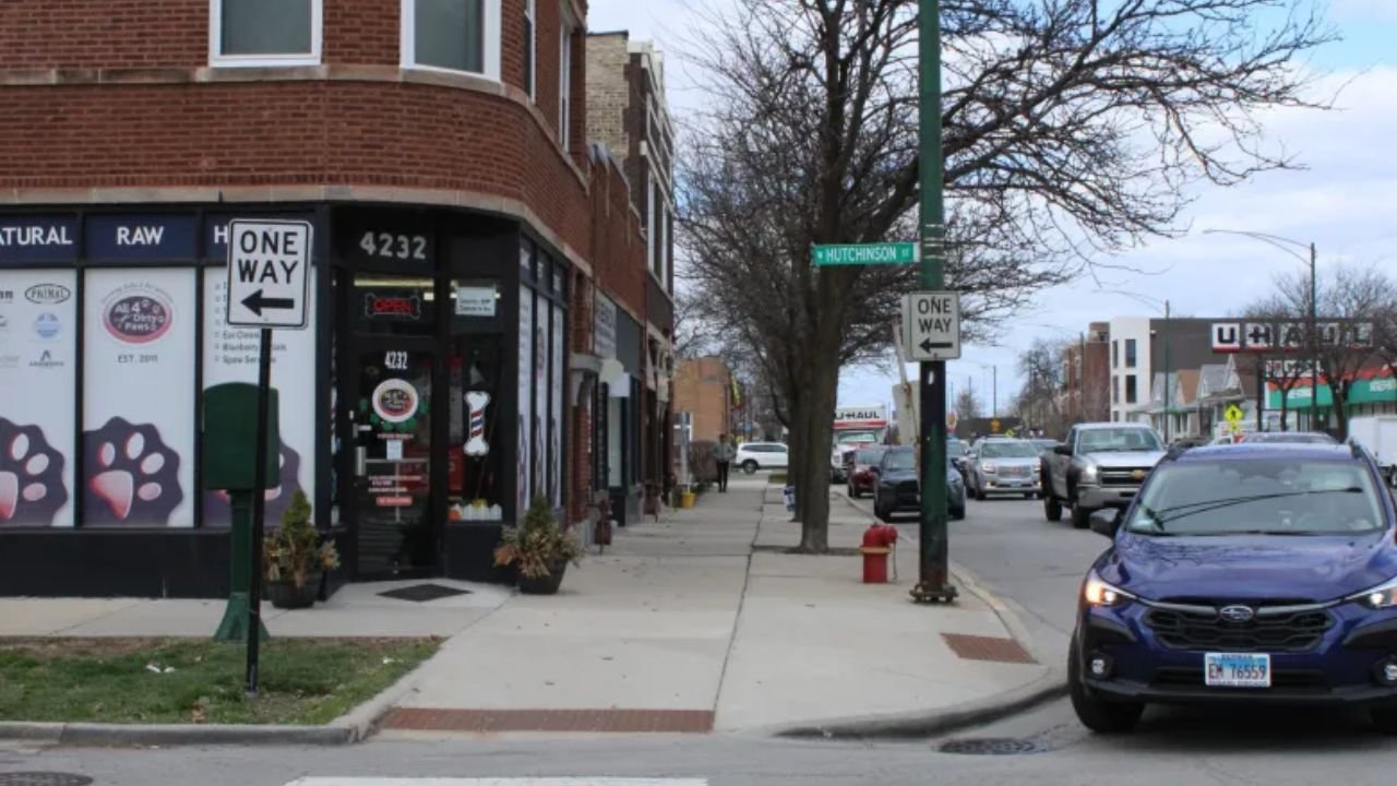 Irving Park Businesses Warned After Armed Robbery Spree Hits Two Locations in Two Nights