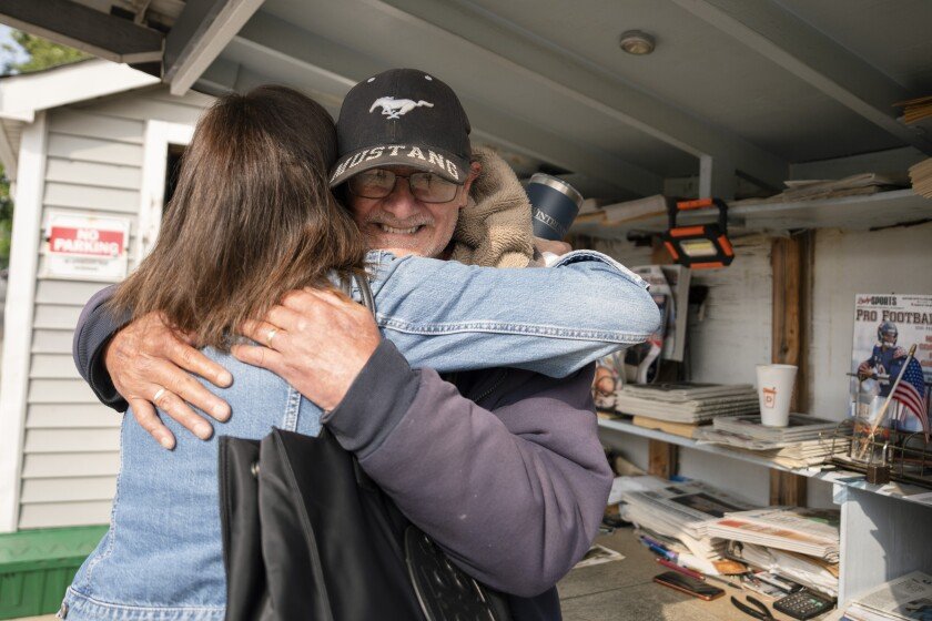 Edison Park’s Beloved Kaage Newsstand Closes After 82 Years in Business