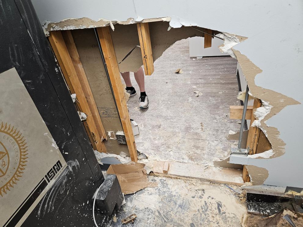 $1.3M Jewelry Heist Hits Illinois Store In Carefully Planned Overnight Operation
