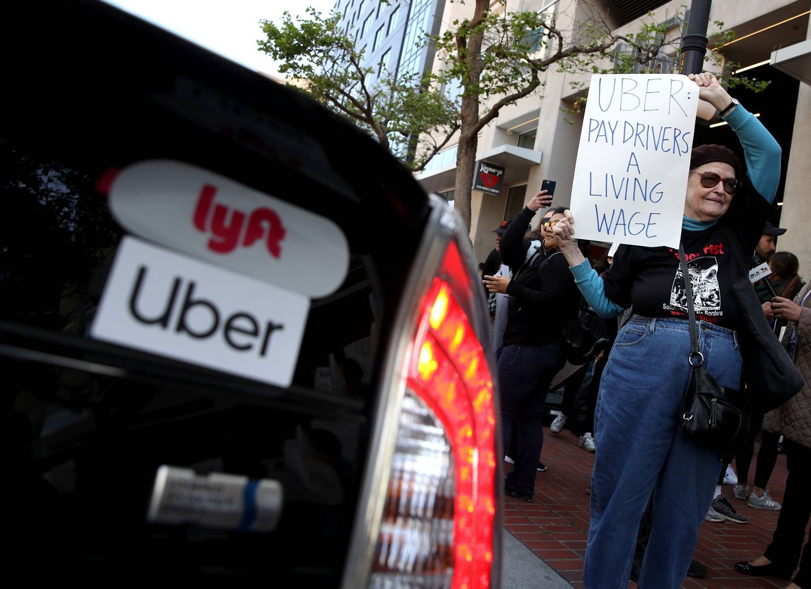 Chicago May Force Uber And Lyft To Boost Driver Pay In Sweeping New Ordinance