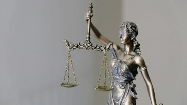 Businesses in Illinois Struggle With Lawsuits, Tax Hikes, and New Legal Hurdles