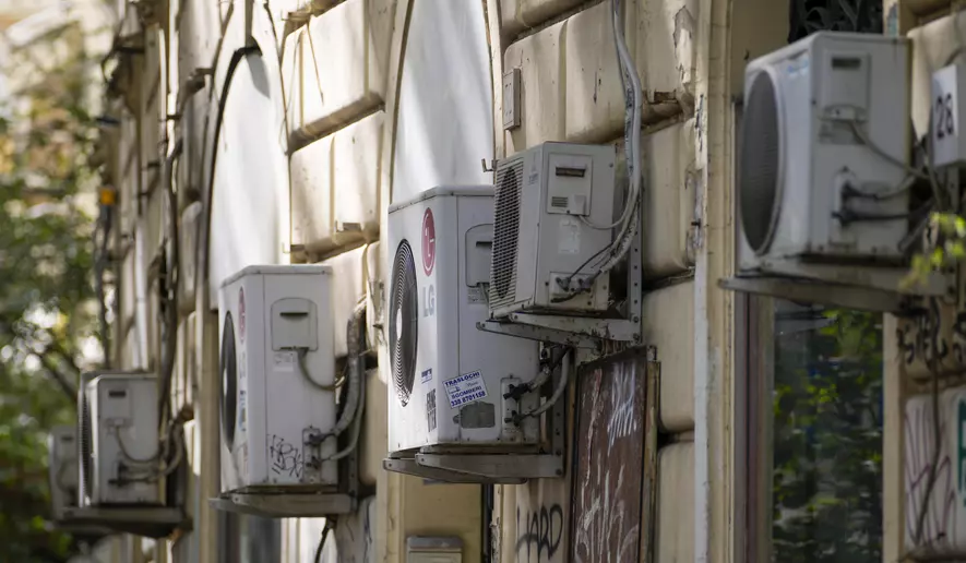 Chicago Residents Worry About Soaring Power Bills as AC Usage Spikes During Heat Wave