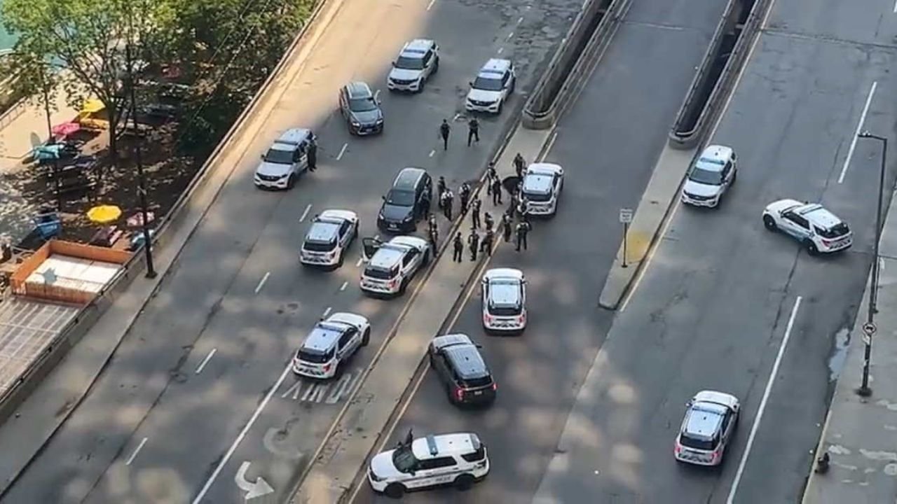Gunman Kills Driver on Near North Side, Crashes Getaway Car in Chicago Loop