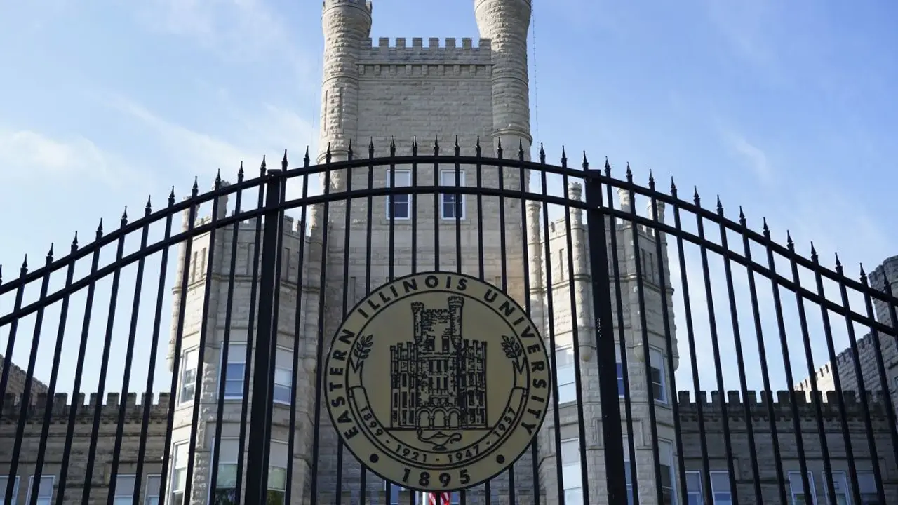 Illinois Students Can Be Directly Admitted to State Colleges Under New Law