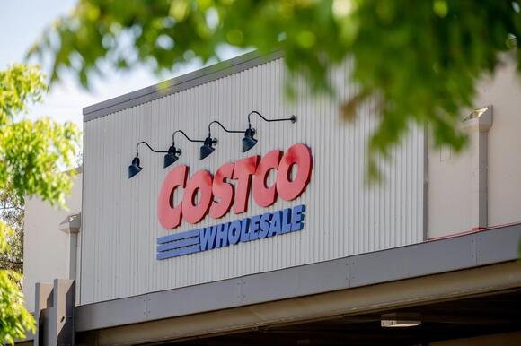 Costco’s ‘Stupid Food Court Change’ Has Shoppers Furious — And It’s Even Worse Than You Think