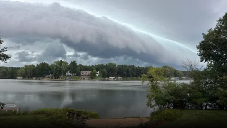 Southwest Wisconsin Weather Alert: Gusty Winds and Heavy Downpours Possible Through Tonight